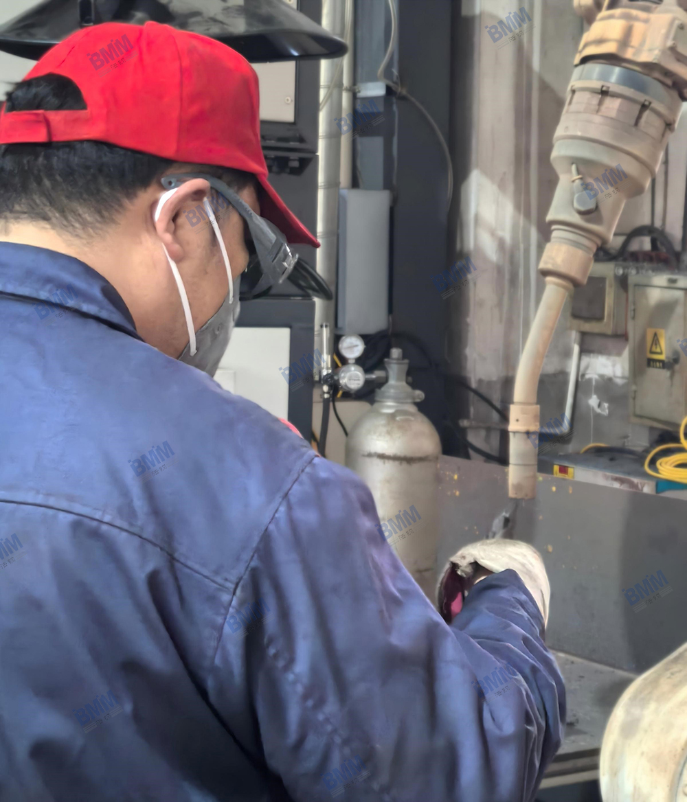 机器人焊接 2025-12-23-3